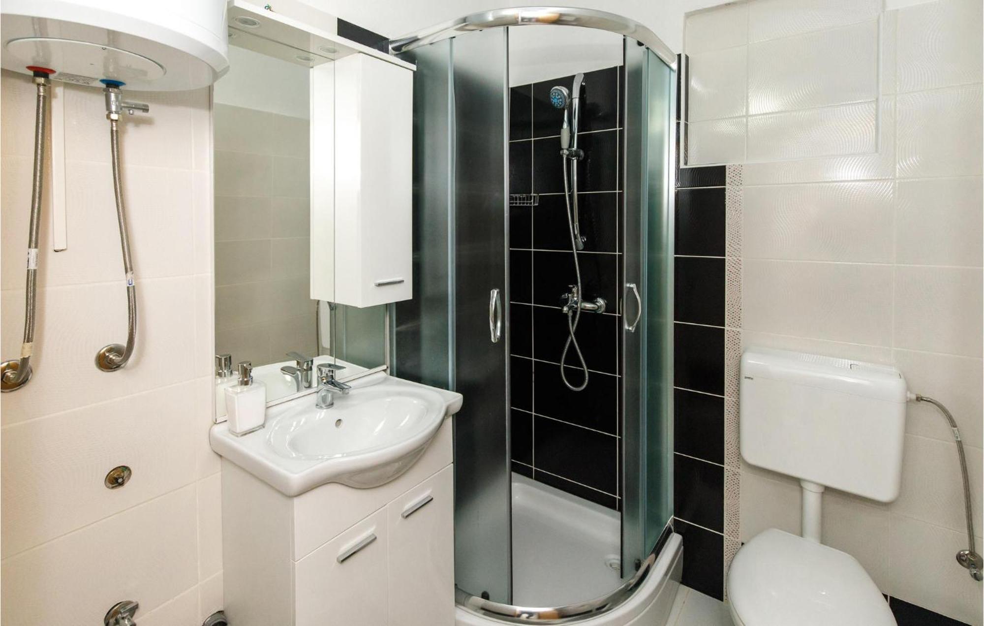 Gorgeous Home In Knin With Kitchen Kovacic エクステリア 写真