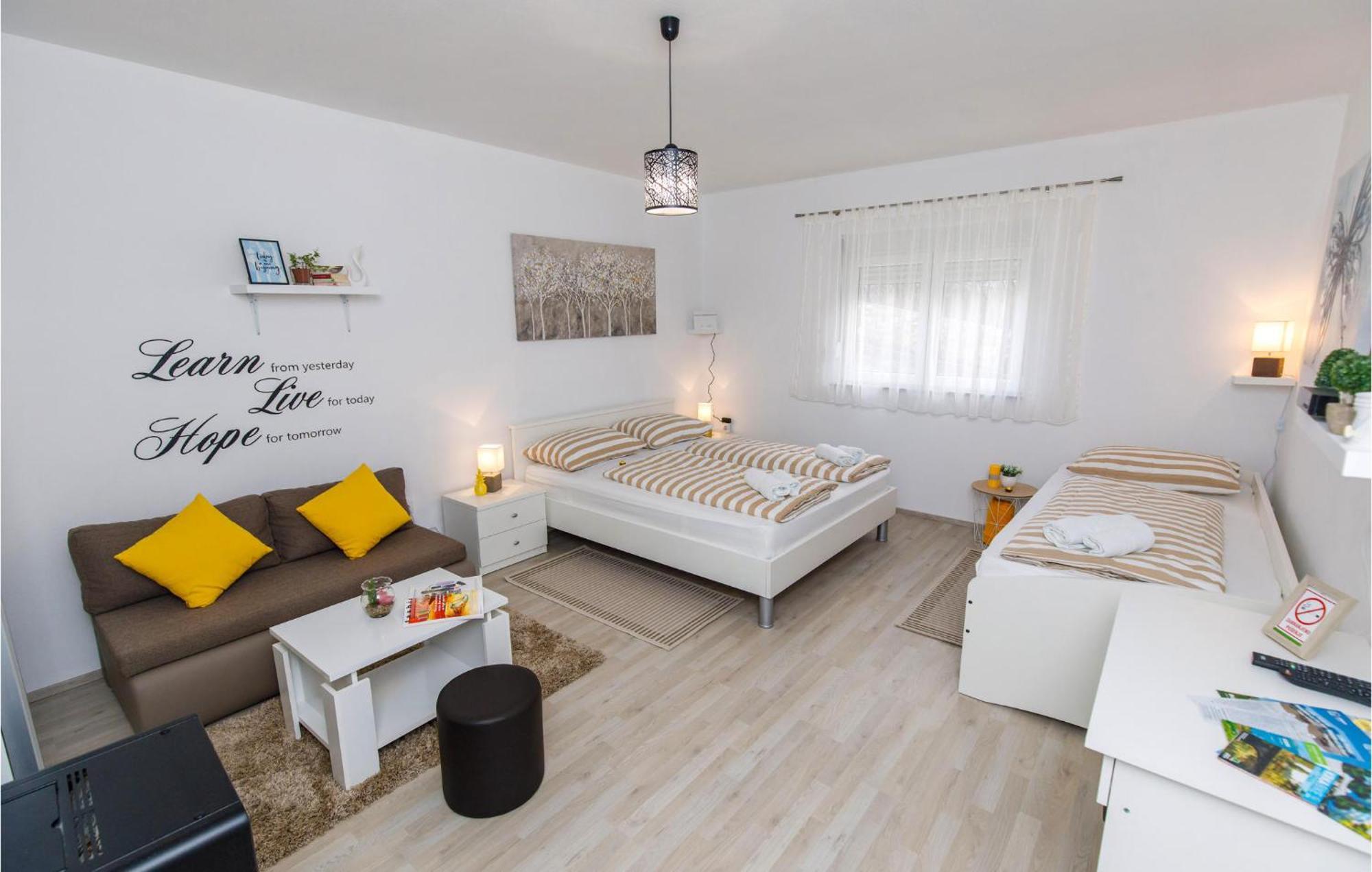 Gorgeous Home In Knin With Kitchen Kovacic エクステリア 写真