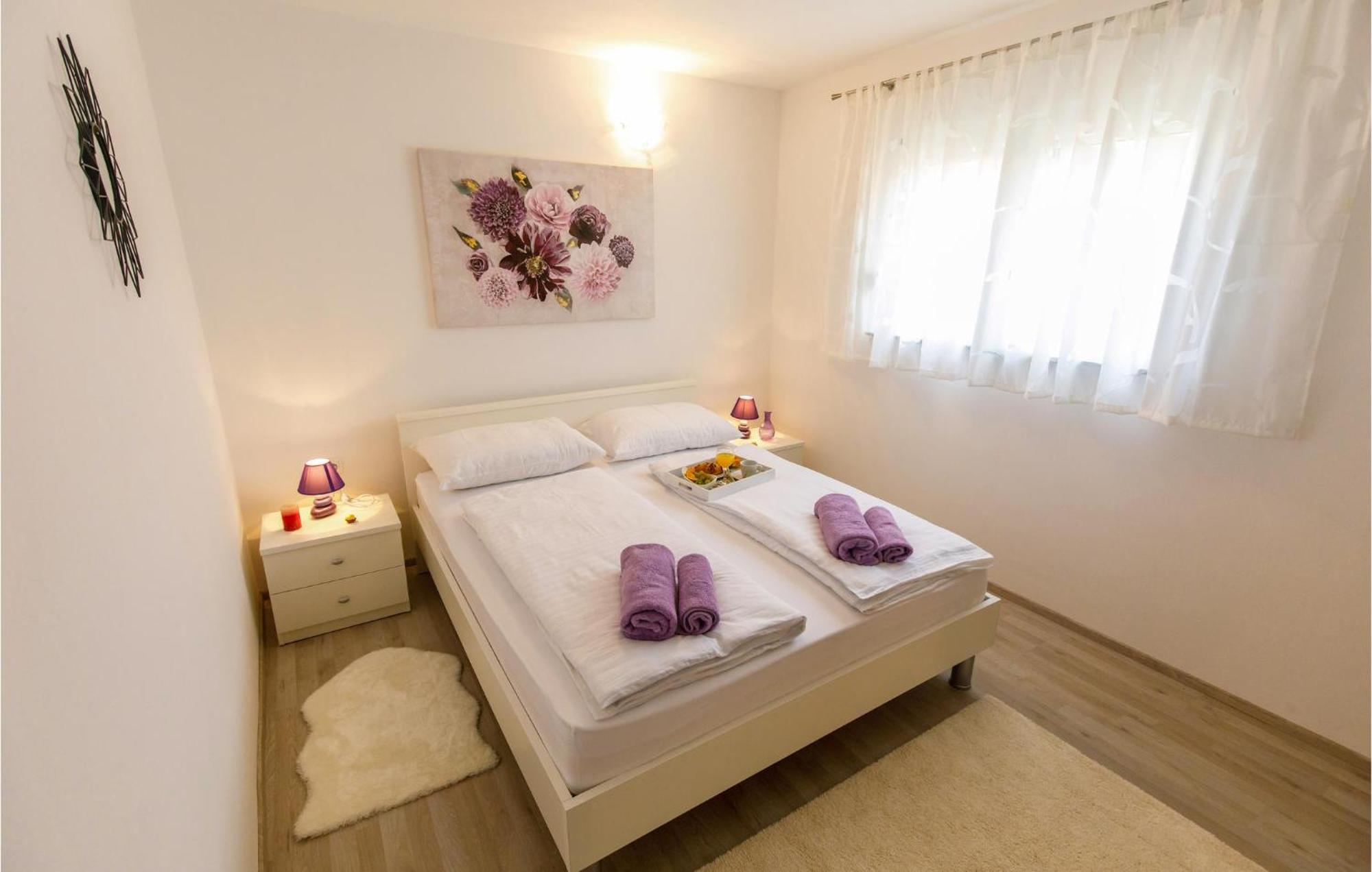 Gorgeous Home In Knin With Kitchen Kovacic エクステリア 写真