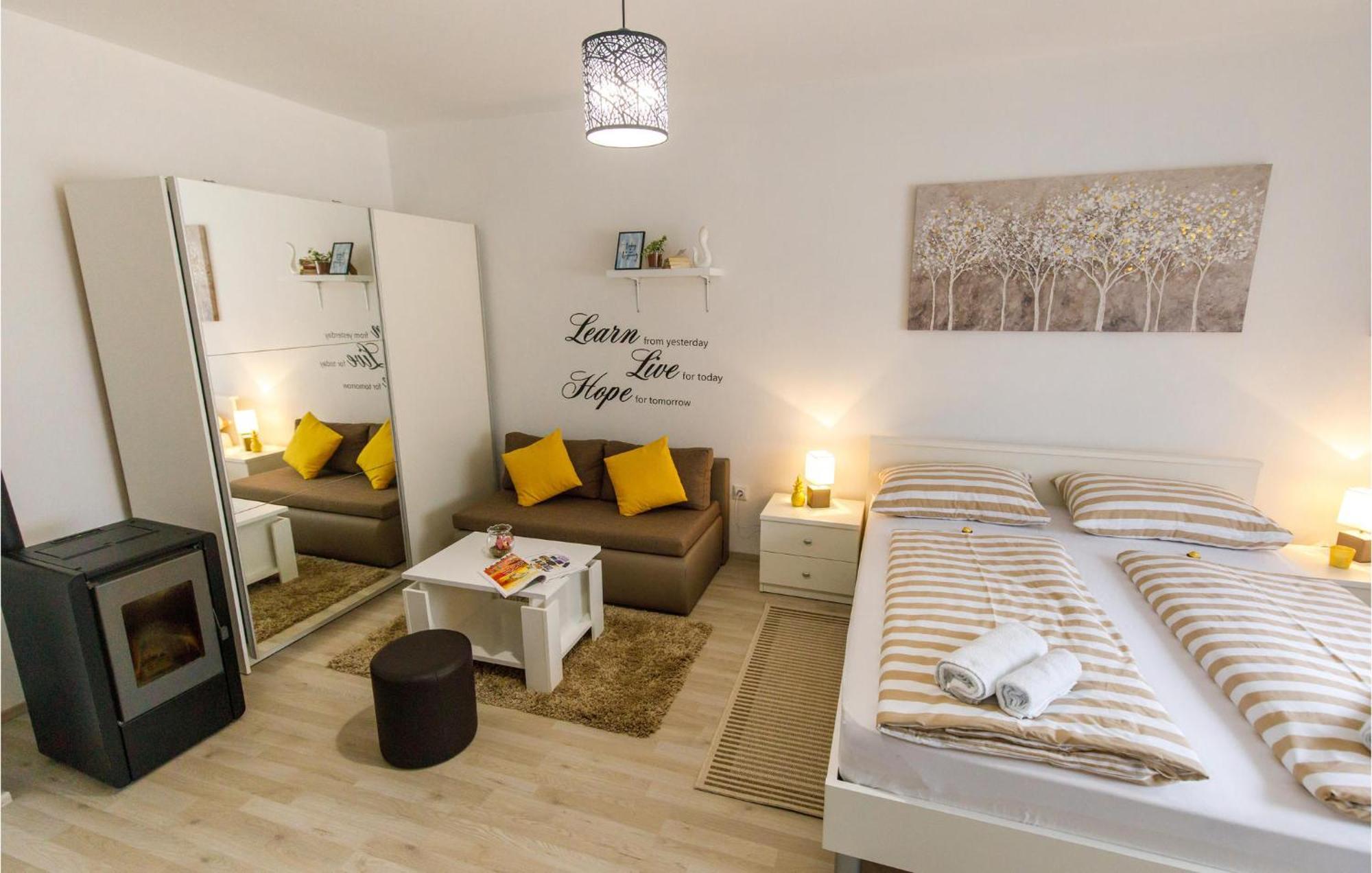 Gorgeous Home In Knin With Kitchen Kovacic エクステリア 写真