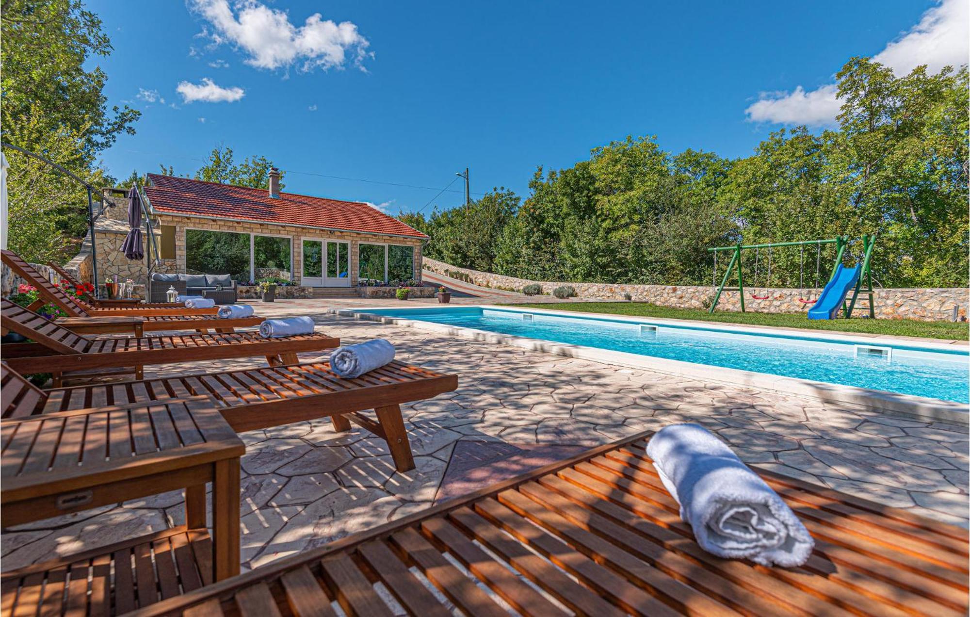 Gorgeous Home In Knin With Kitchen Kovacic エクステリア 写真