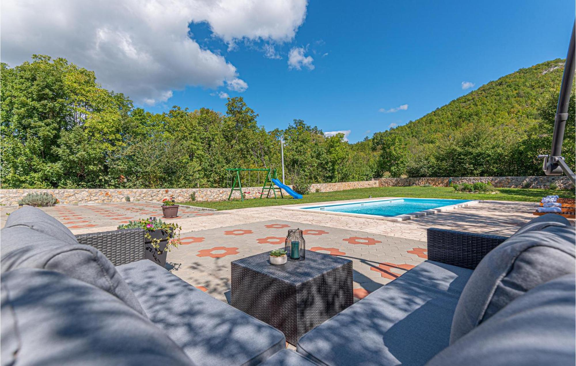 Gorgeous Home In Knin With Kitchen Kovacic エクステリア 写真
