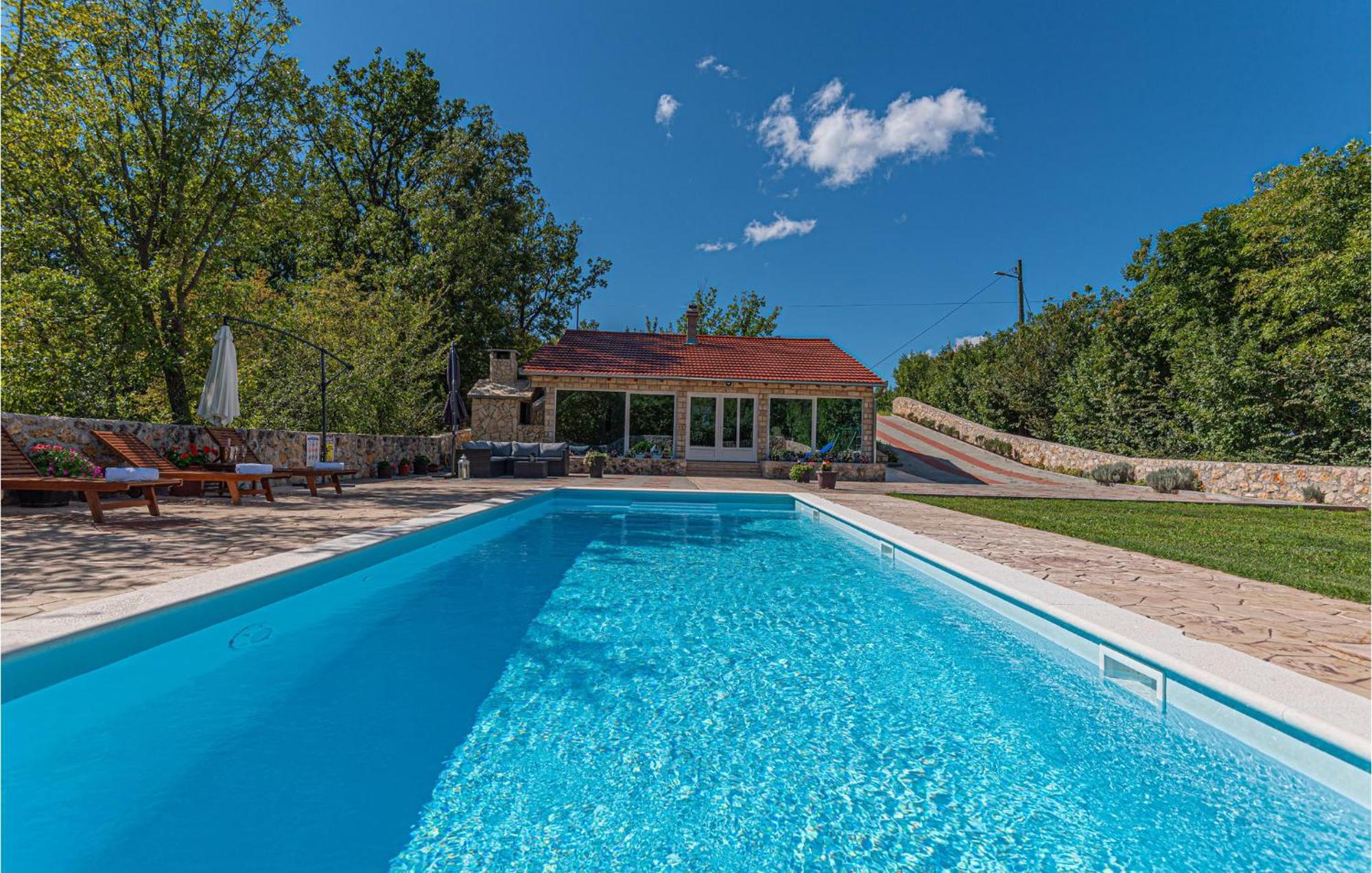 Gorgeous Home In Knin With Kitchen Kovacic エクステリア 写真