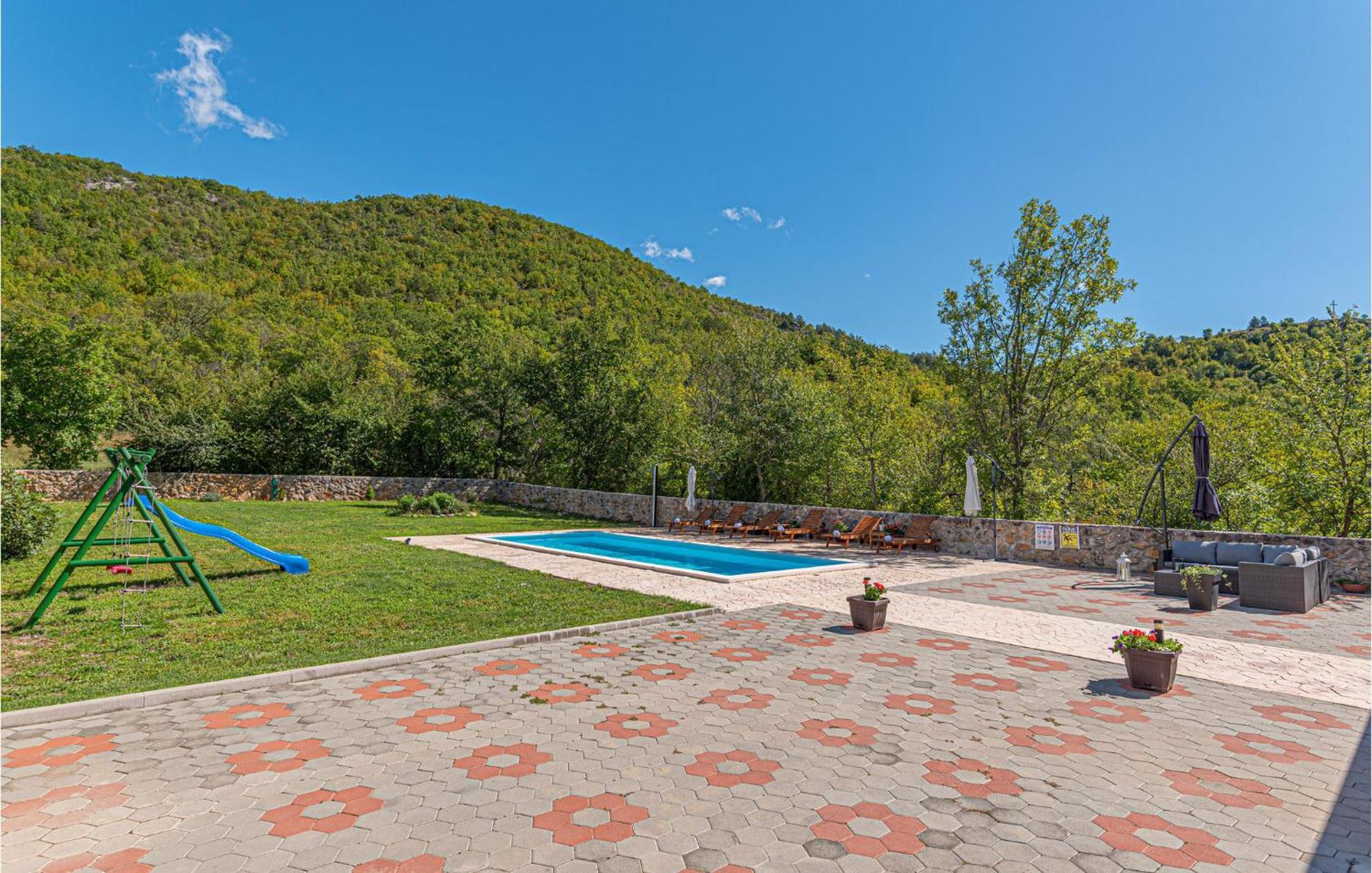 Gorgeous Home In Knin With Kitchen Kovacic エクステリア 写真